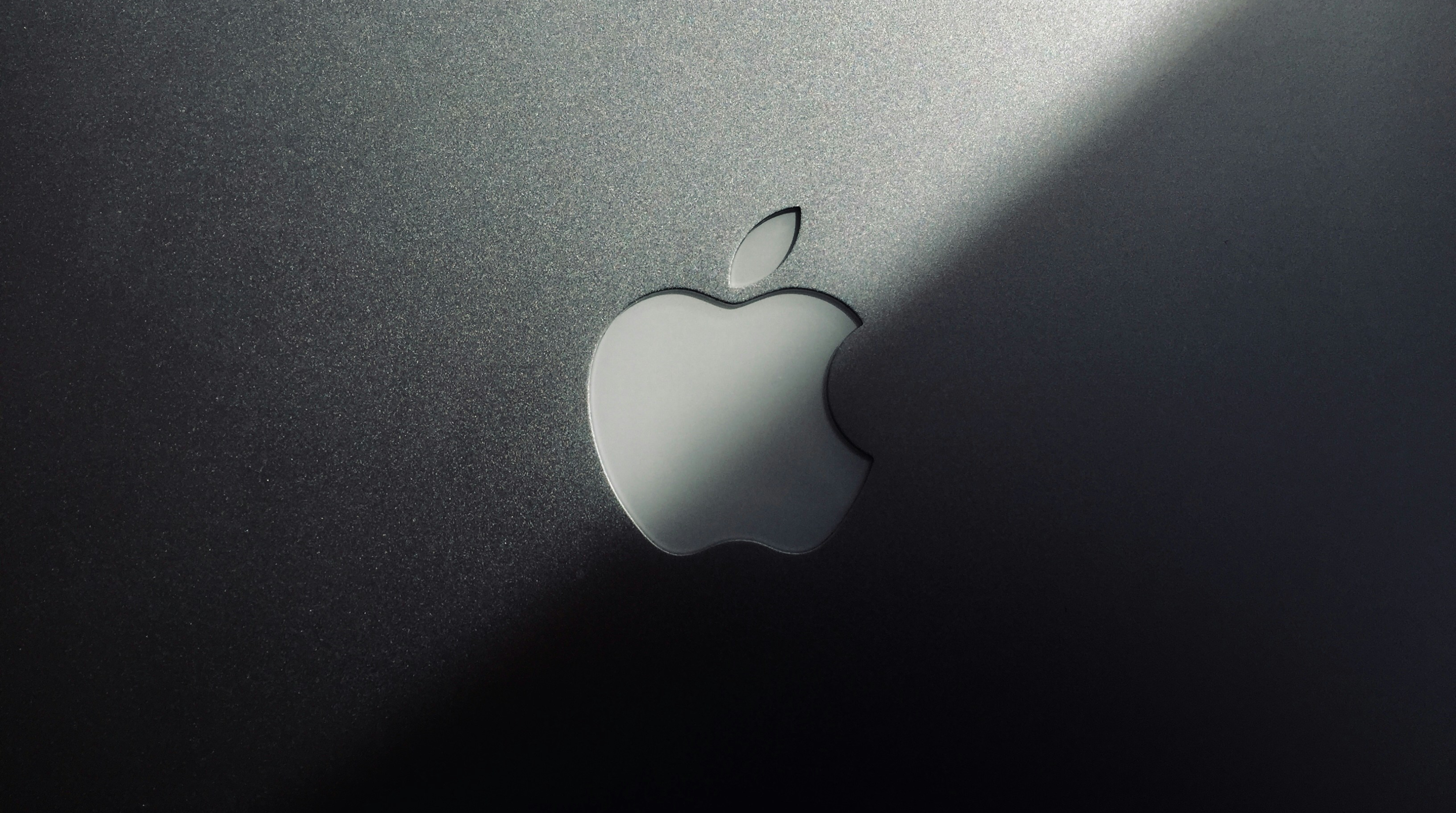 Apple'ın 50. Yılı: Alüminyumun Lüks Dönüşümü