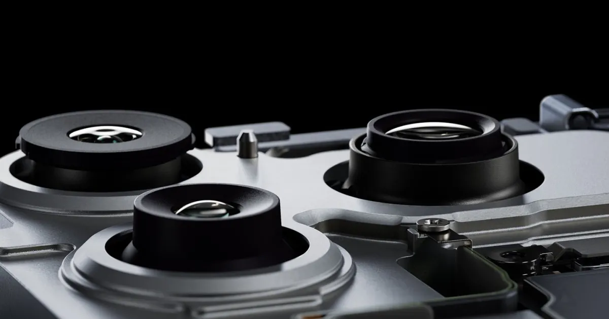 Comparação da Espessura da Câmera do iPhone 18 Pro Max e da Unidade Dummy do iPhone Ultra com o iPad Mini