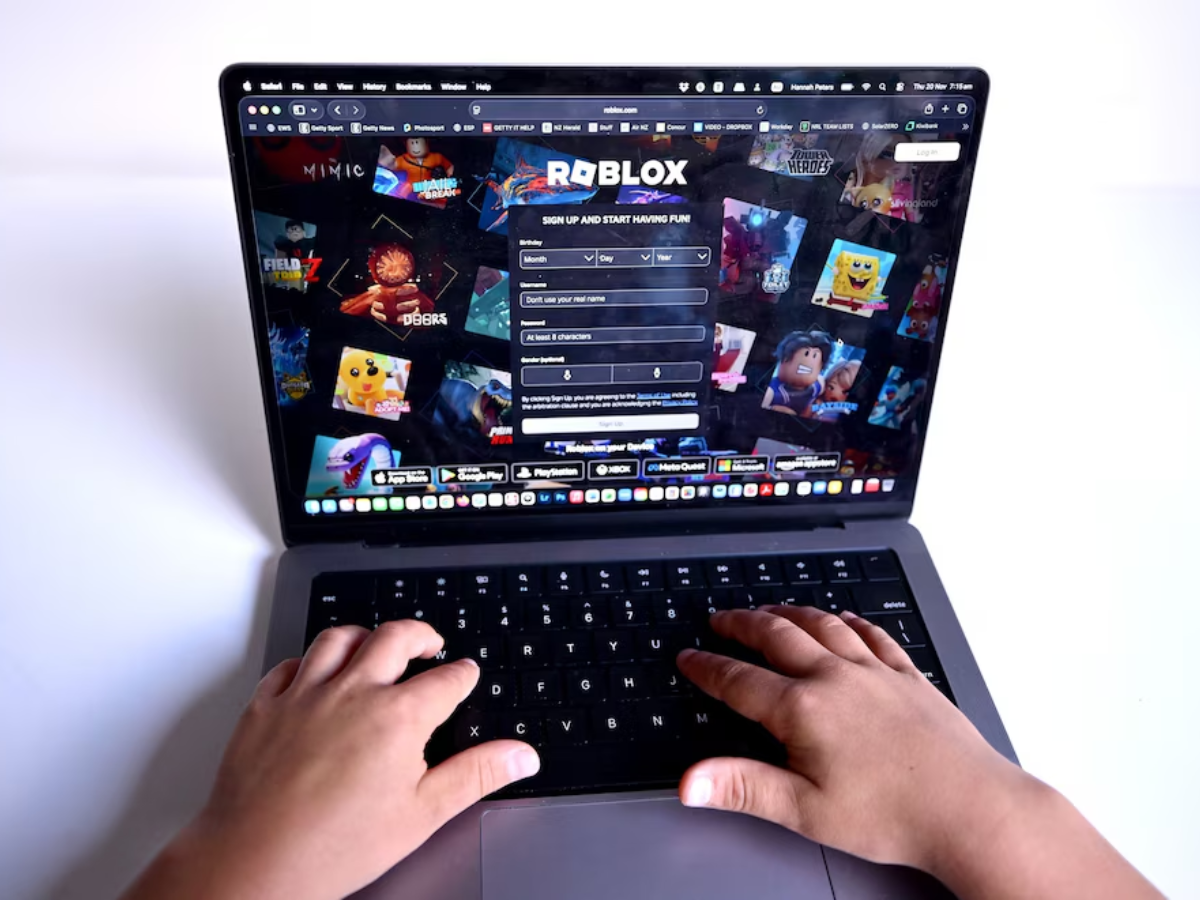 La policía de Ucrania arresta a tres ladrones que robaron 610,000 cuentas de Roblox